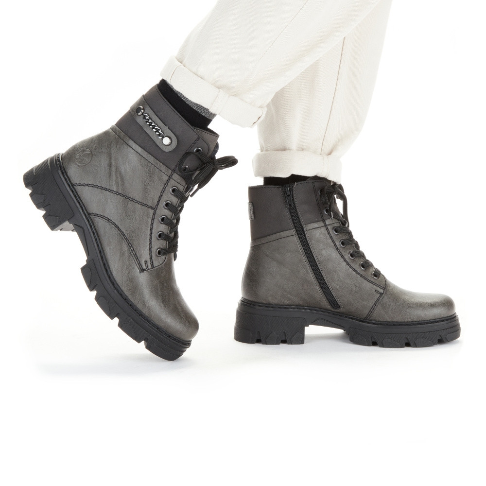 detail Dámská kotníková obuv RIEKER 74644-45 šedá W2