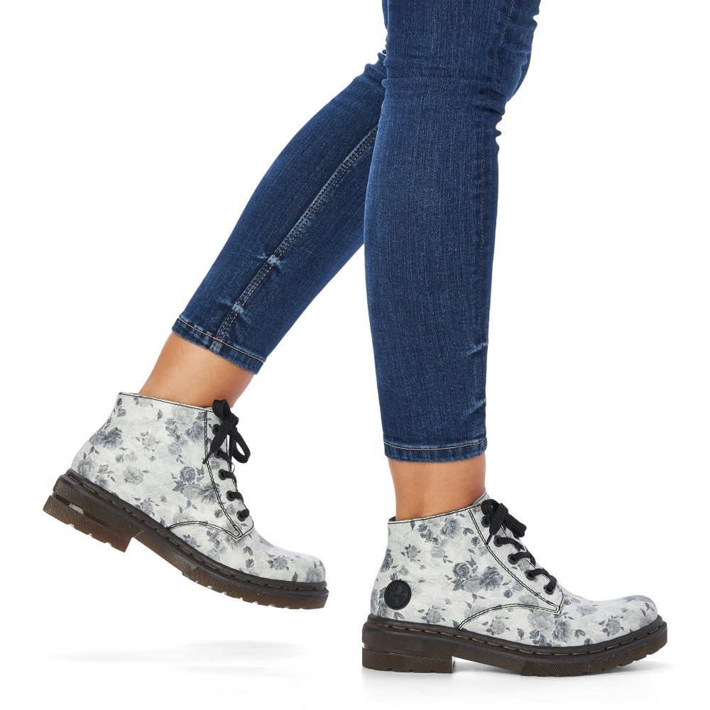 detail Dámská kotníková obuv RIEKER 78232-90 šedá W2