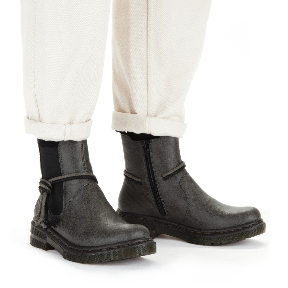 detail Dámská kotníková obuv RIEKER 78272-45 šedá W2