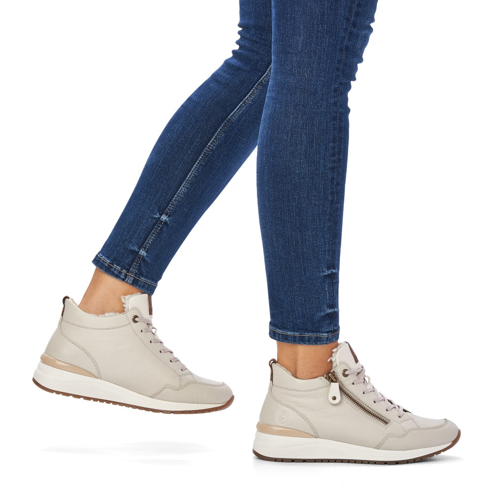 detail Dámská kotníková obuv REMONTE R3770-80 bílá W2