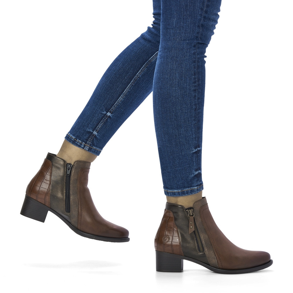 detail Dámská kotníková obuv REMONTE R5172-23 hnědá W4