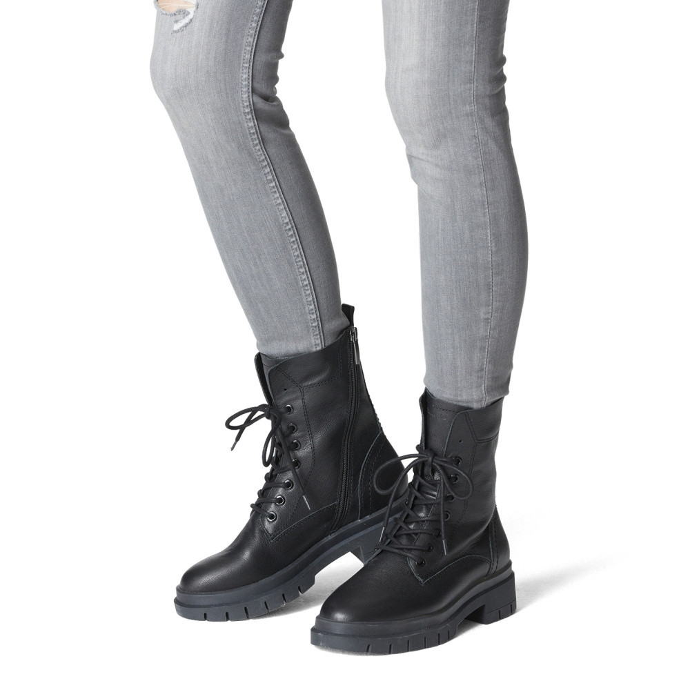 detail Dámská kotníková obuv TAMARIS 25202-29-001 černá W2