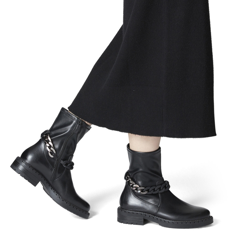 detail Dámská kotníková obuv TAMARIS 25429-29-001 černá W2