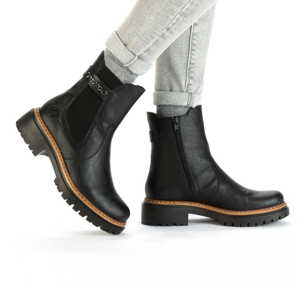 detail Dámská kotníková obuv RIEKER 72690-00 černá W3