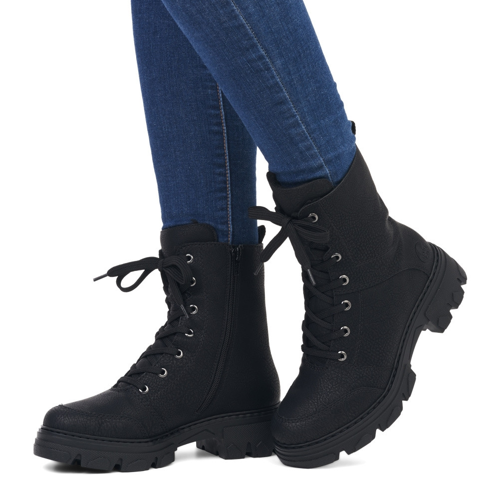 detail Dámská kotníková obuv RIEKER 74605-00 černá W3