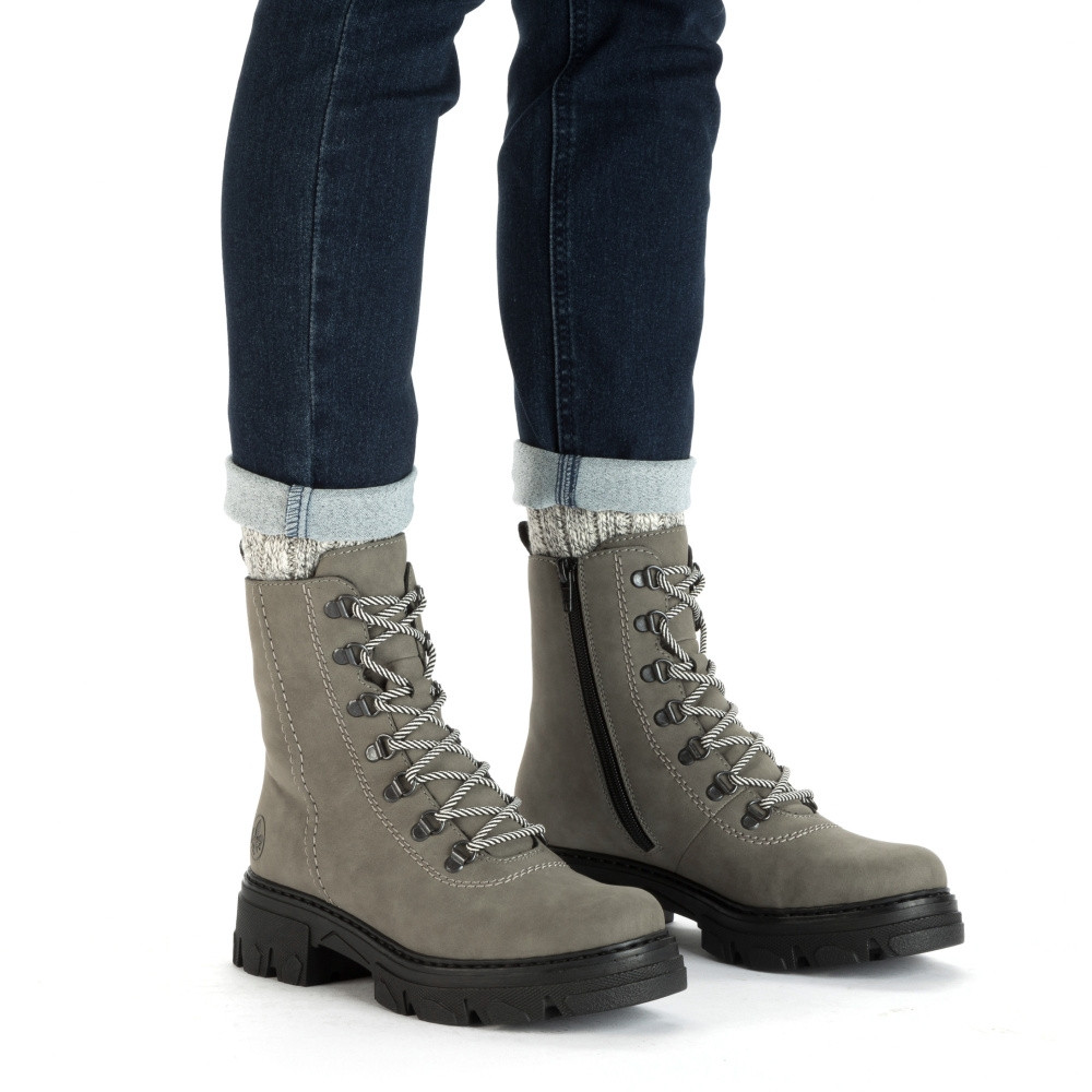 detail Dámská kotníková obuv RIEKER 74643-52 zelená W3