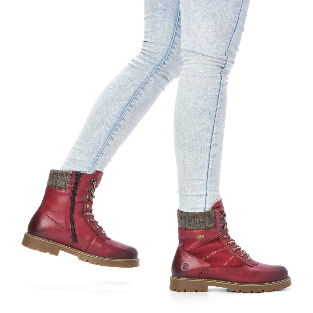 detail Dámská kotníková obuv REMONTE D9378-35 červená W4
