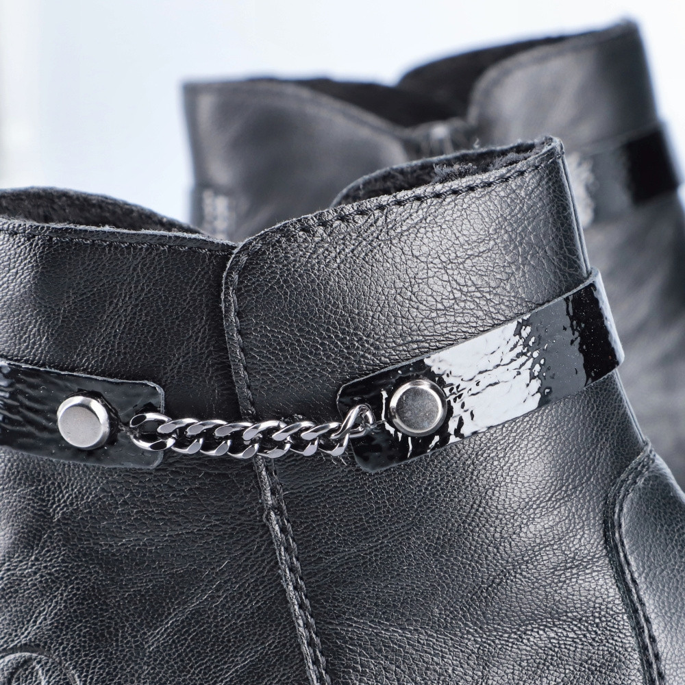 detail Dámská kotníková obuv RIEKER Y0783-00 černá W5