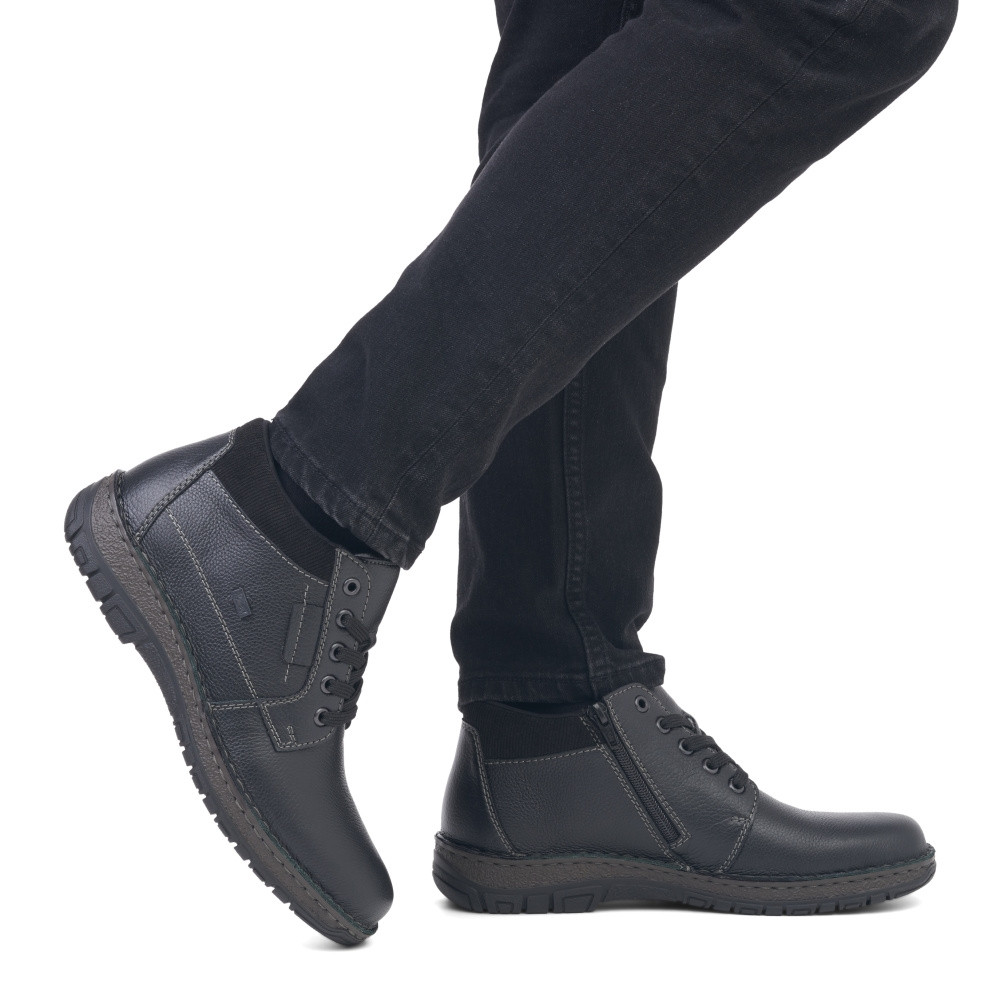 detail Pánska členková obuv RIEKER 05102-00 čierna W4