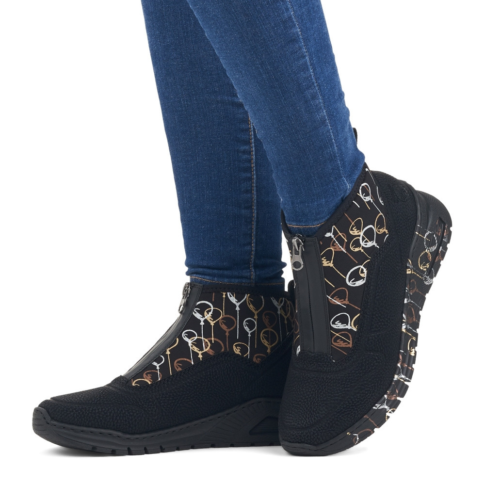 detail Dámská kotníková obuv RIEKER M4953-00 černá W4