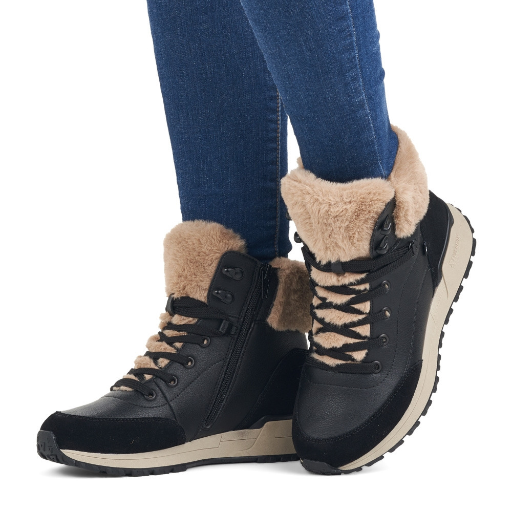 detail Dámská kotníková obuv RIEKER W0670-00 černá W4