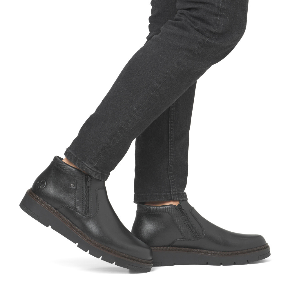 detail Pánská kotníková obuv RIEKER 30150-00 černá W4