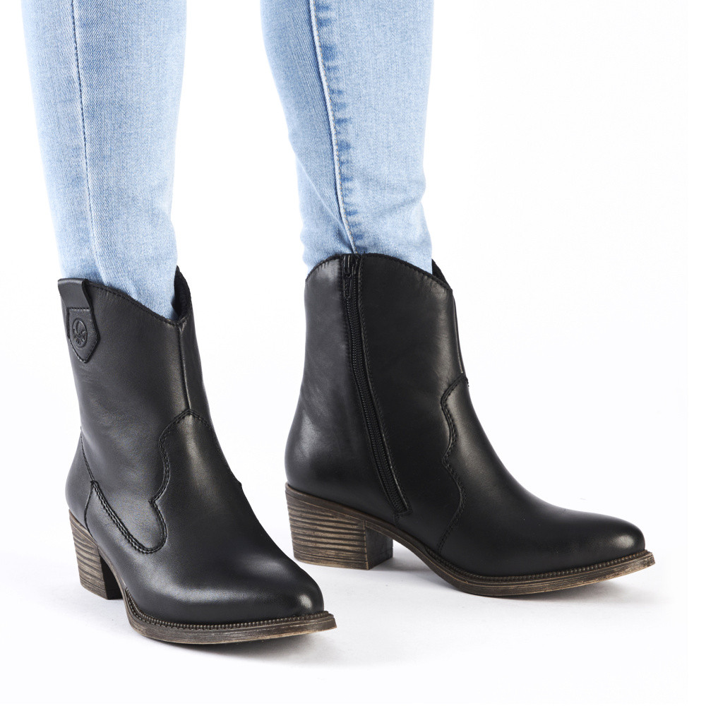 detail Dámska členková obuv RIEKER 73150-01 čierna W4