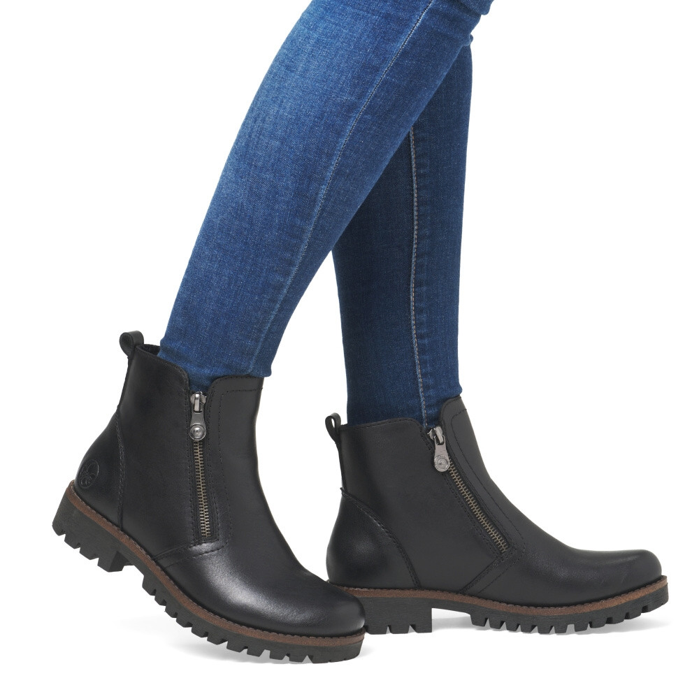 detail Dámská kotníková obuv RIEKER 78556-00 černá W4