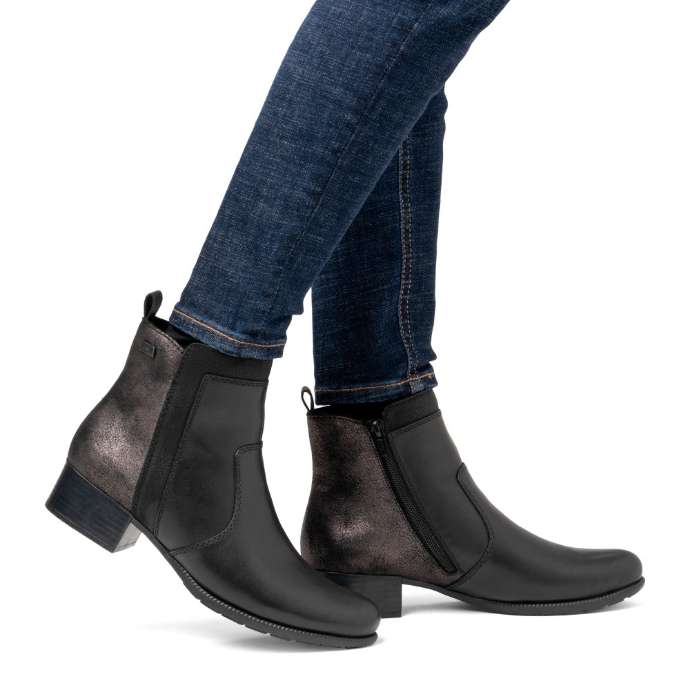 detail Dámská kotníková obuv RIEKER 78658-00 černá W4