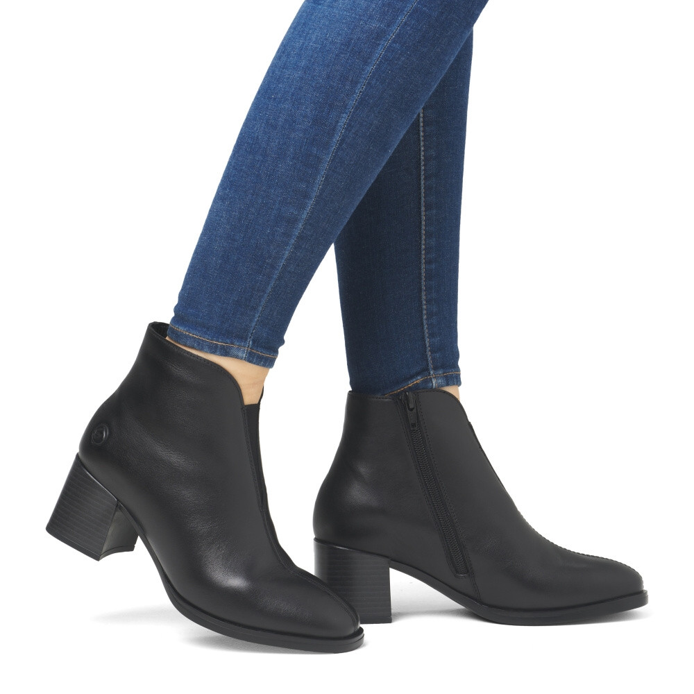 detail Dámská kotníková obuv REMONTE D0V81-00 černá W4