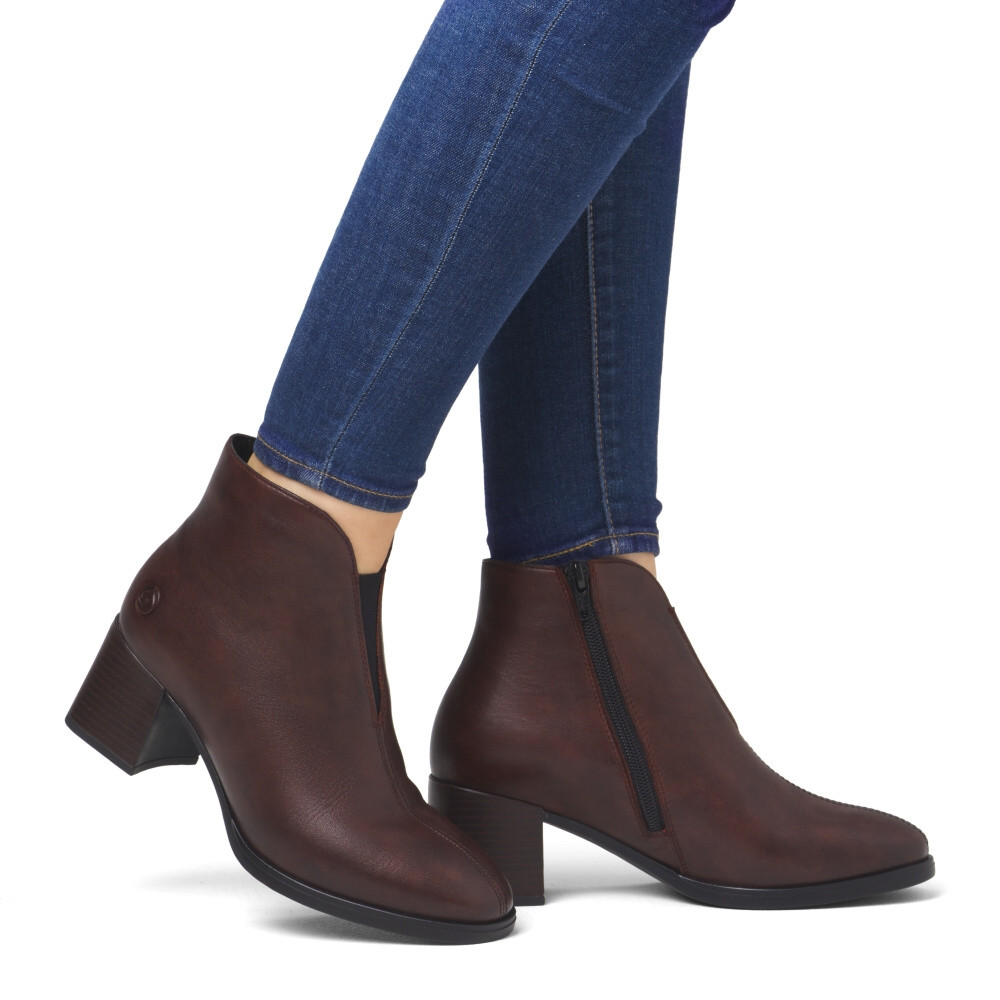 detail Dámska členková obuv REMONTE D0V81-35 červená W4