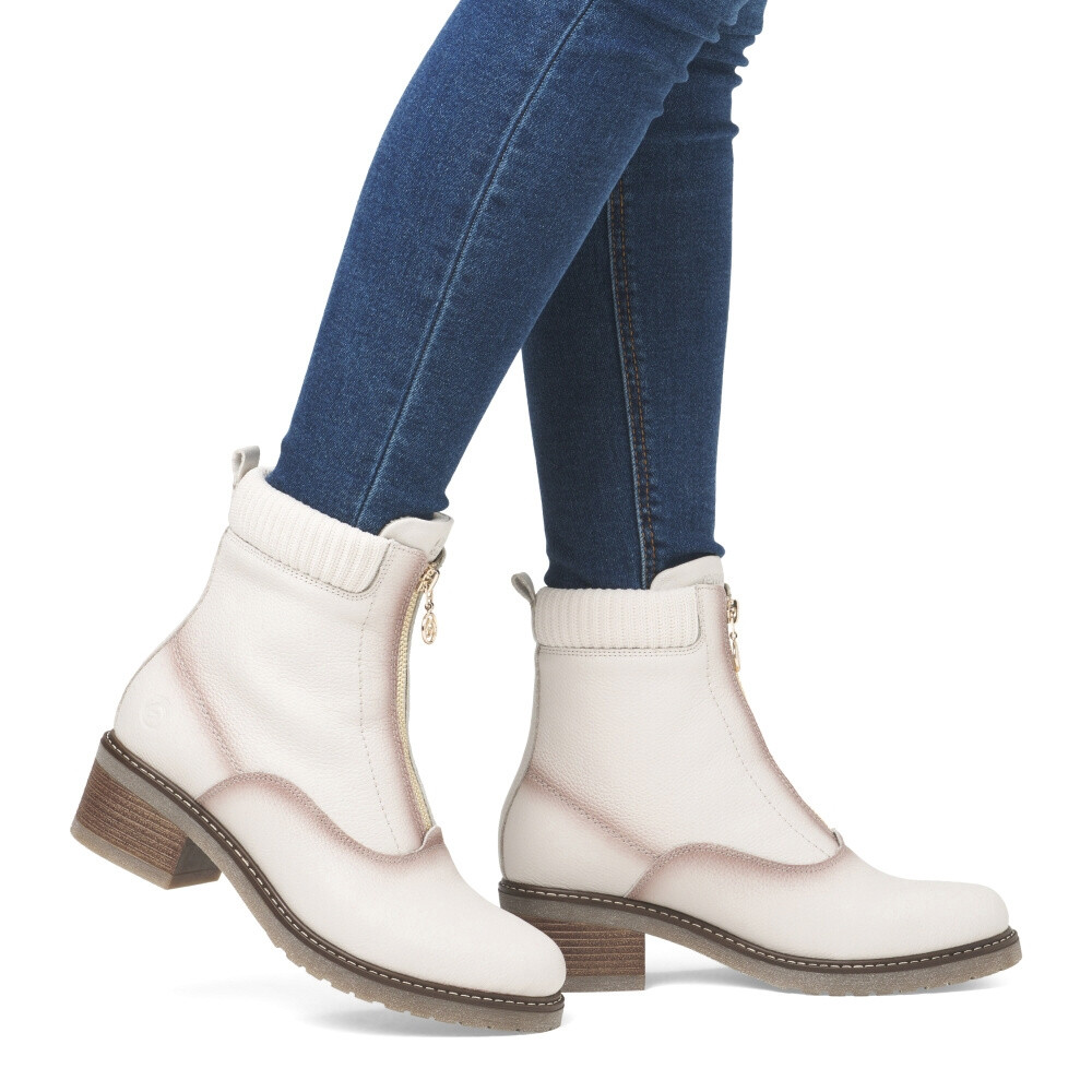 detail Dámská kotníková obuv REMONTE D1A80-80 béžová W4