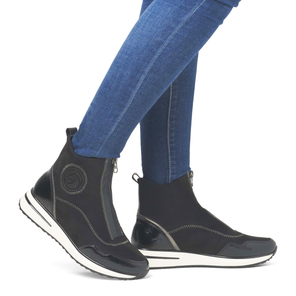 detail Dámska členková obuv REMONTE D1G70-03 čierna W4