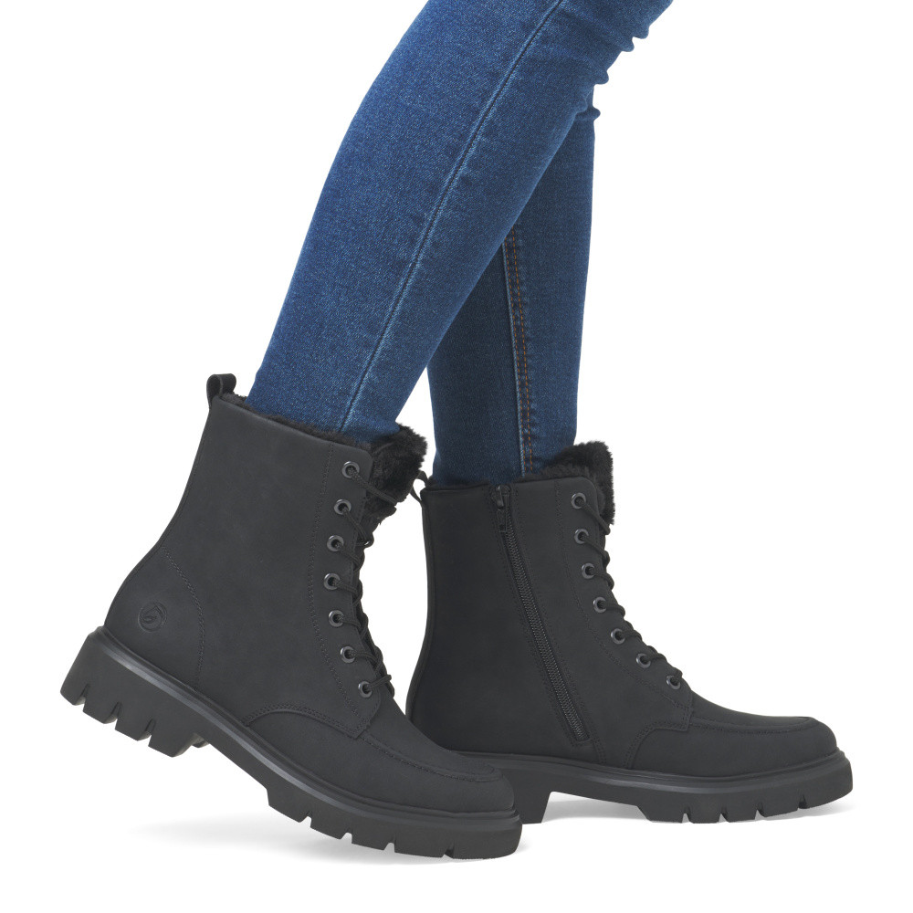 detail Dámská kotníková obuv REMONTE D1W75-02 černá W4