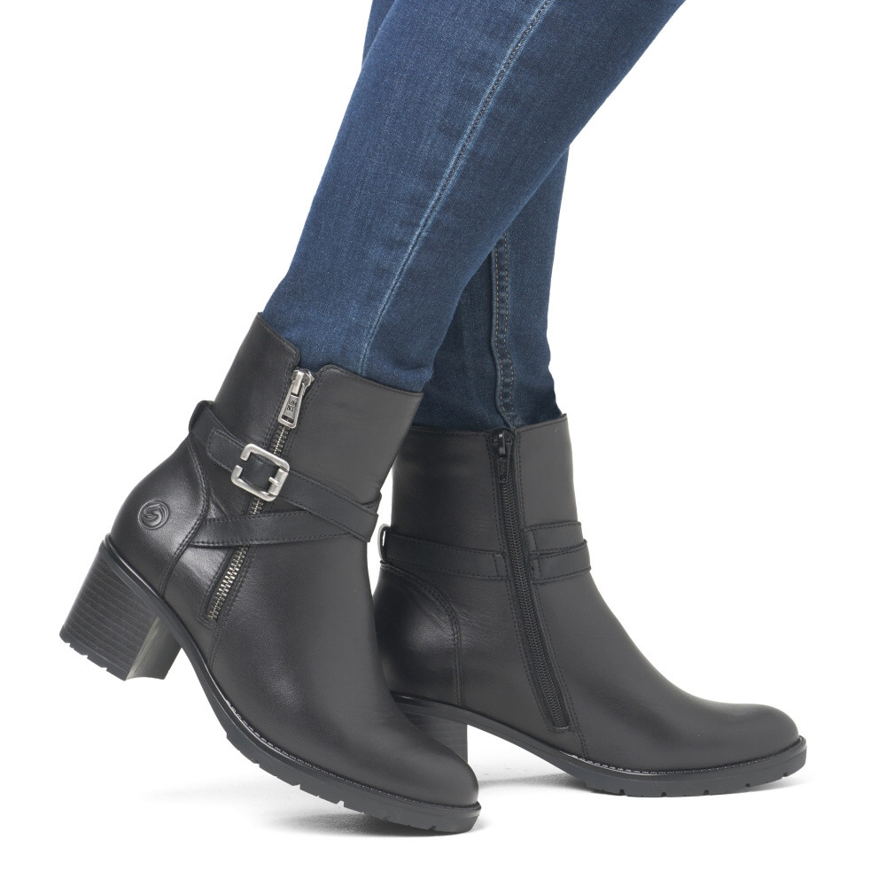 detail Dámská kotníková obuv REMONTE D2A72-00 černá W4