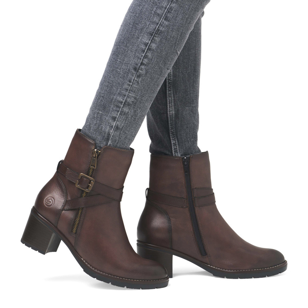 detail Dámská kotníková obuv REMONTE D2A72-25 hnědá W4