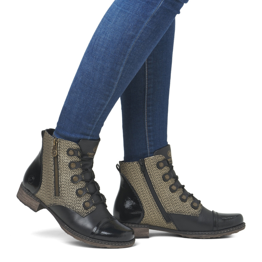 detail Dámská kotníková obuv REMONTE D4391-03 černá W4