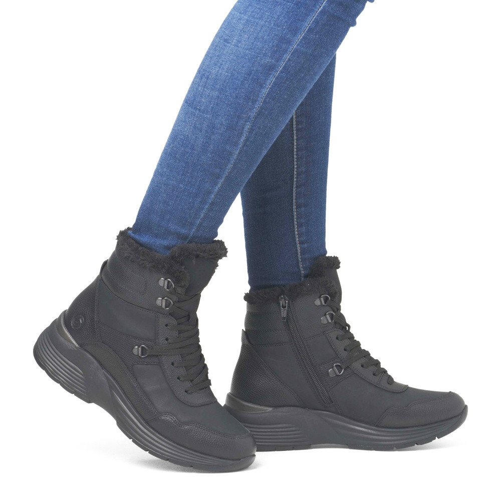 detail Dámská kotníková obuv REMONTE D6684-02 černá W4