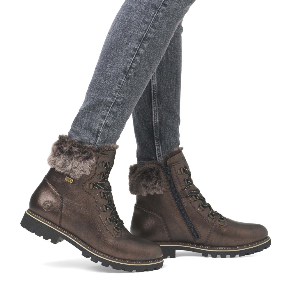 detail Dámská kotníková obuv REMONTE D8483-25 hnědá W4