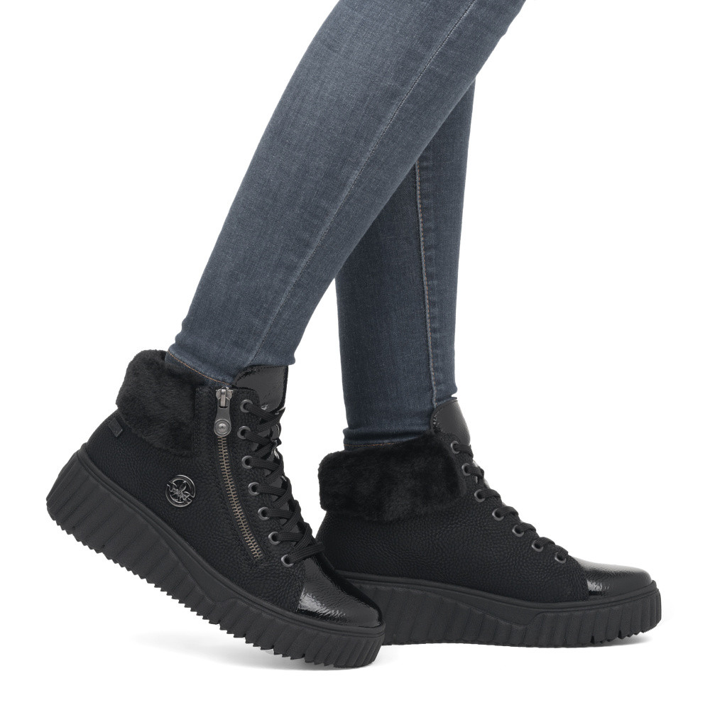 detail Dámská kotníková obuv RIEKER N2505-00 černá W4