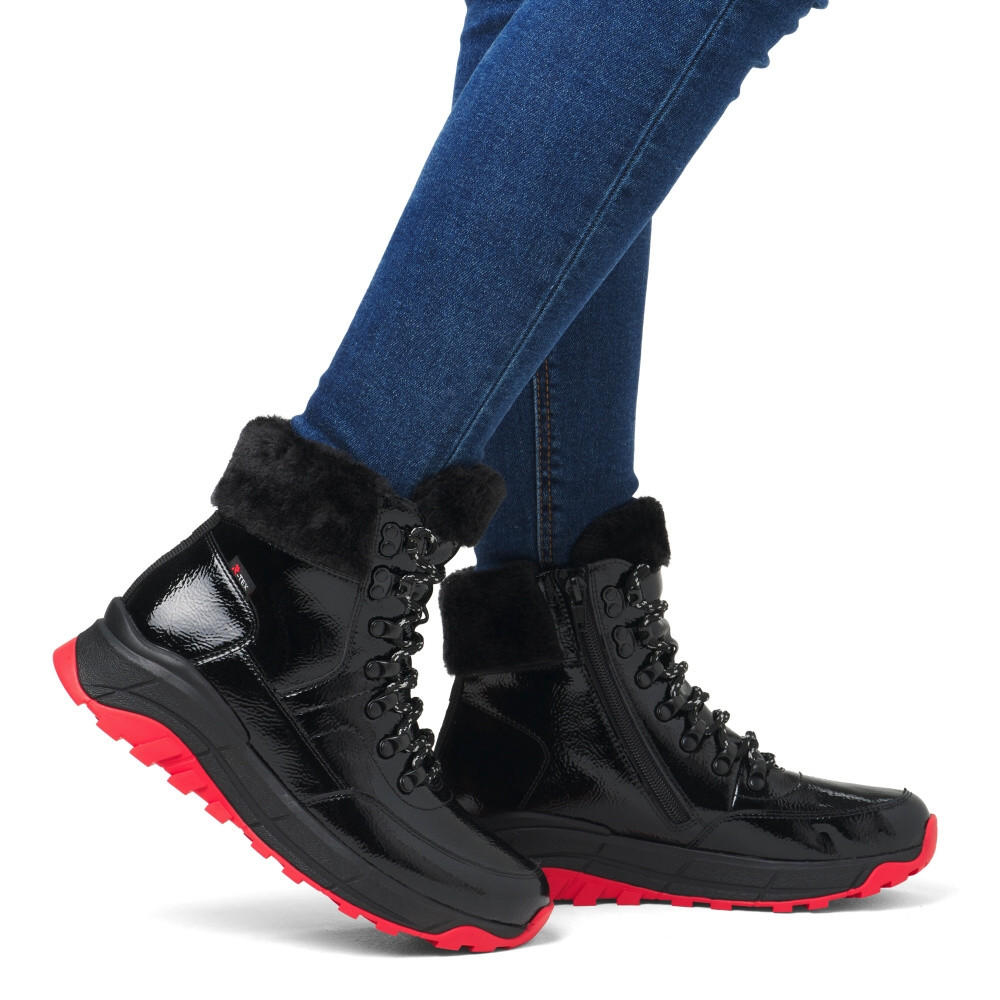 detail Dámská kotníková obuv RIEKER W0063-01 černá W4