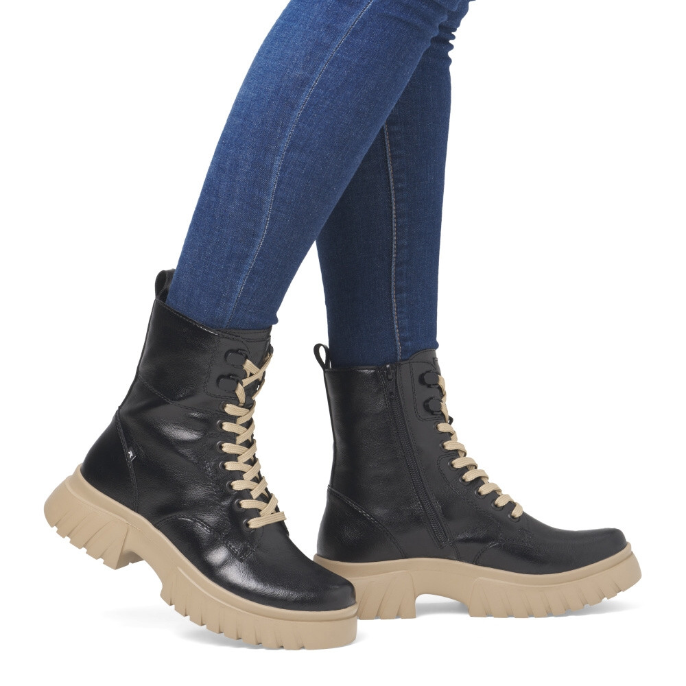 detail Dámská kotníková obuv RIEKER REVOLUTION W1870-00 černá W4