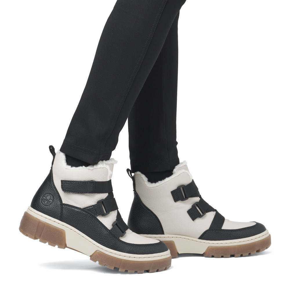 detail Dámská kotníková obuv RIEKER X8639-00 černá W4