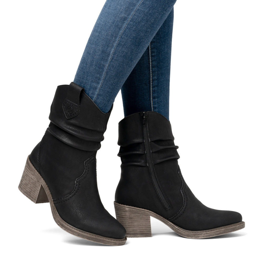 detail Dámská kotníková obuv RIEKER Y1284-00 černá W4