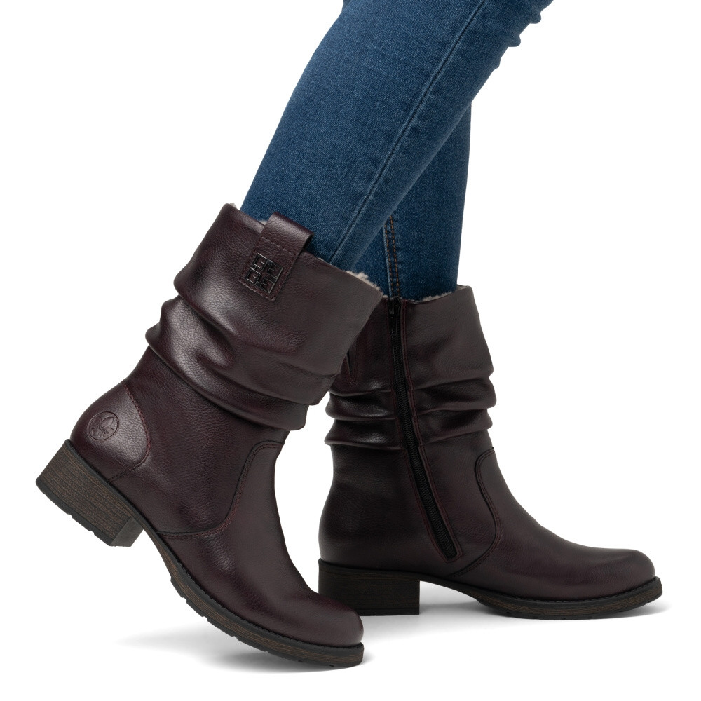 detail Dámská kotníková obuv RIEKER Z9583-35 červená W4