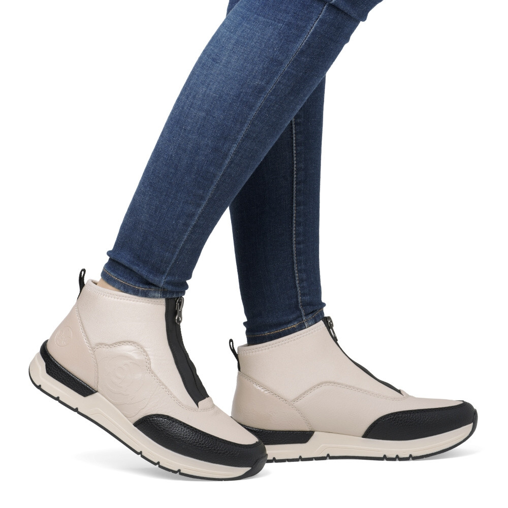 detail Dámská kotníková obuv RIEKER 58956-60 béžová W4