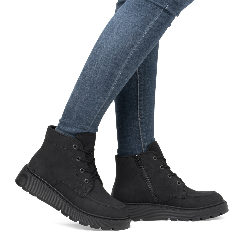 detail Dámská kotníková obuv RIEKER 70400-00 černá W4