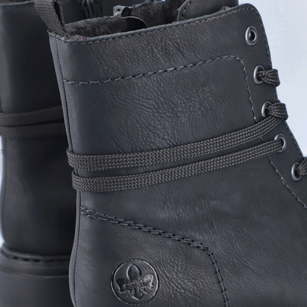 detail Dámská kotníková obuv RIEKER 72675-01 černá W4