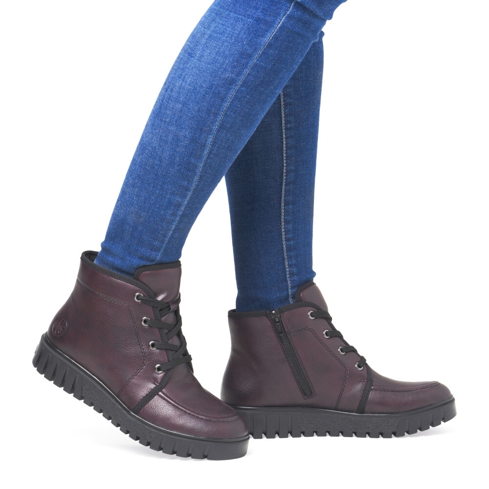 detail Dámská kotníková obuv RIEKER Y3407-35 červená W4