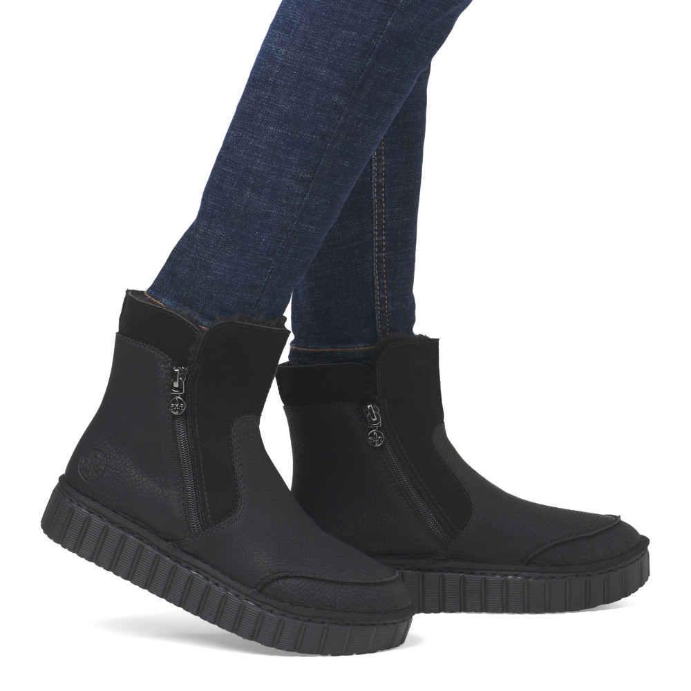 detail Dámská kotníková obuv RIEKER Y8857-00 černá W4