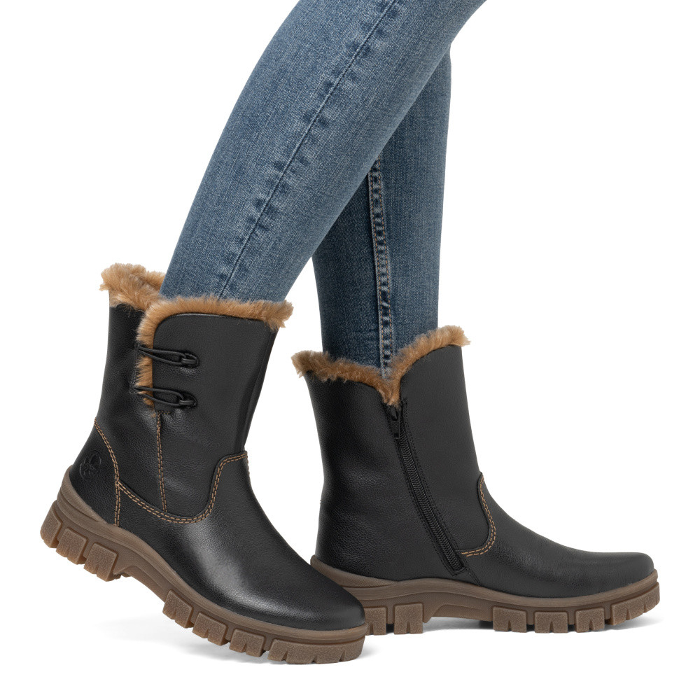 detail Dámská kotníková obuv RIEKER Z1150-00 černá W4