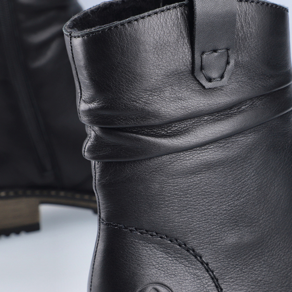 detail Dámská kotníková obuv RIEKER Z6883-00 černá W5