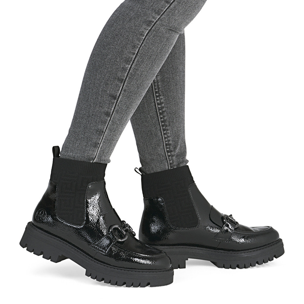 detail Dámská kotníková obuv RIEKER 47573-00 černá W5