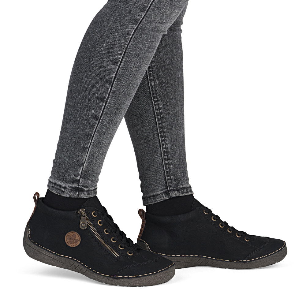 detail Dámská kotníková obuv RIEKER 52514-00 černá W5