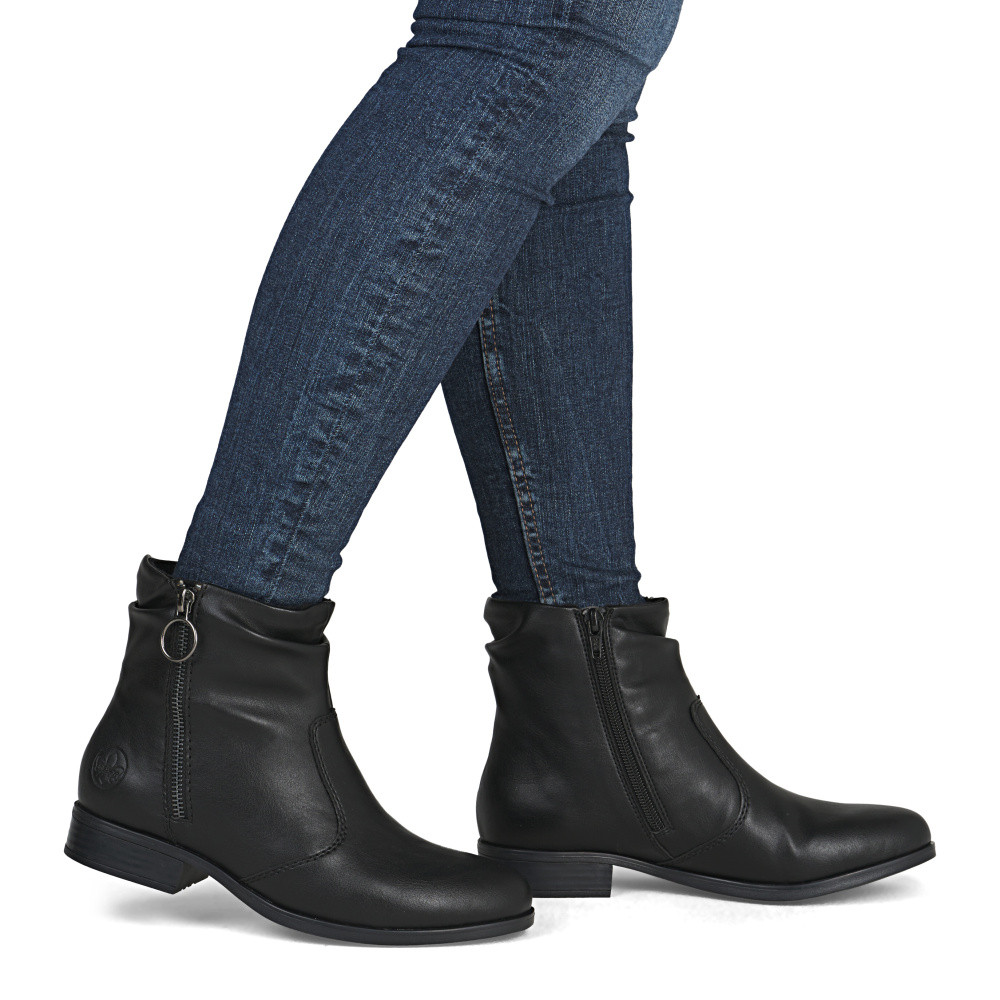 detail Dámská kotníková obuv RIEKER 77041-00 černá W5