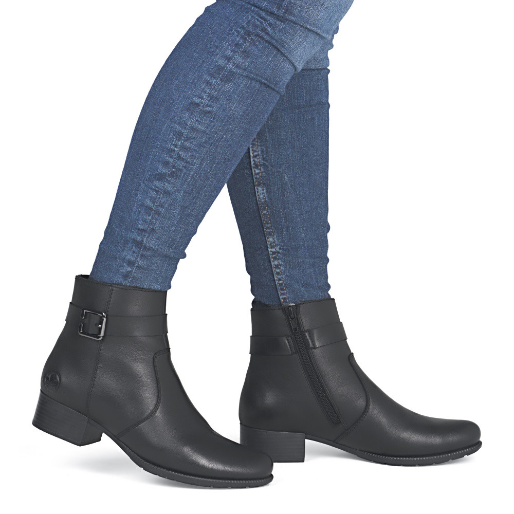 detail Dámská kotníková obuv RIEKER 78664-00 černá W5