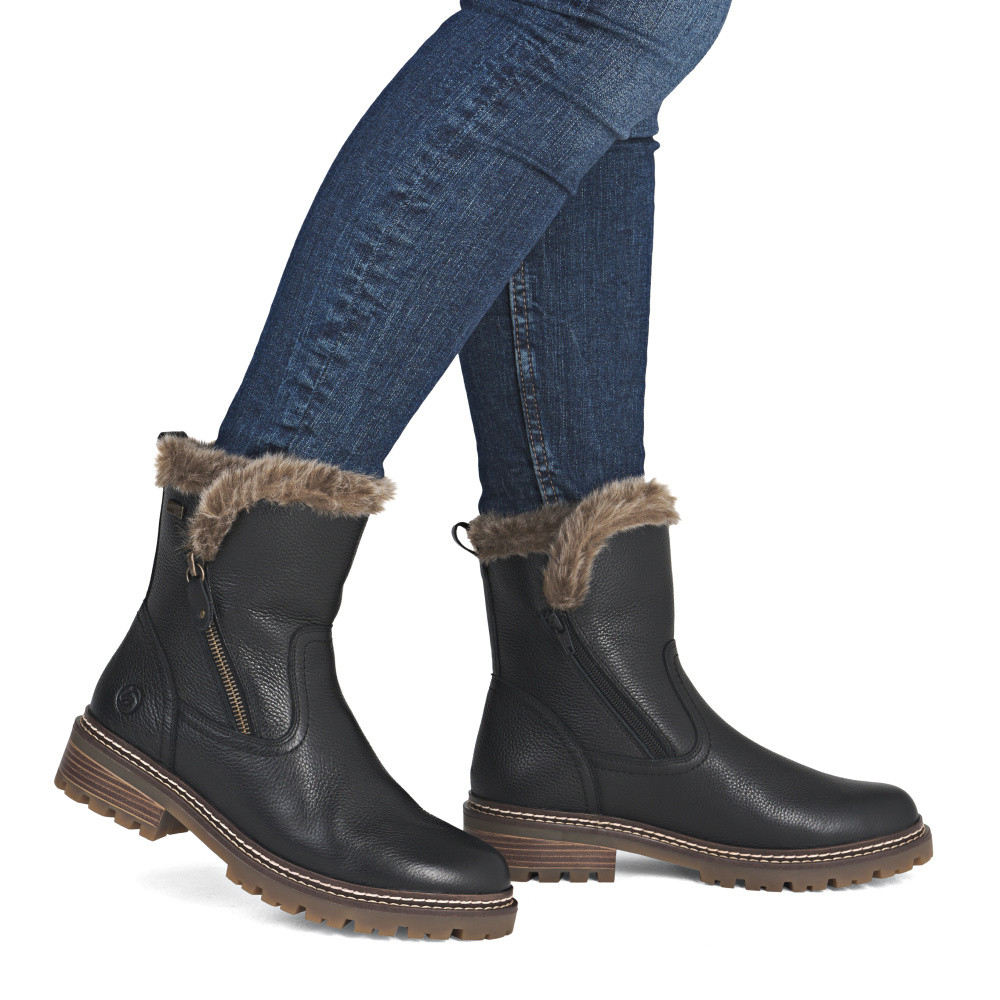 detail Dámská kotníková obuv REMONTE D0B83-03 černá W5