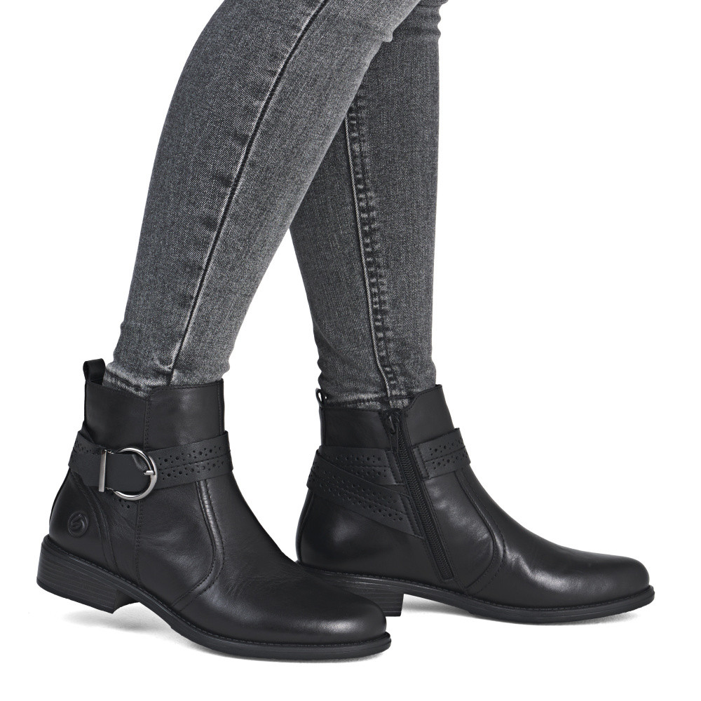 detail Dámská kotníková obuv REMONTE D0F81-00 černá W5