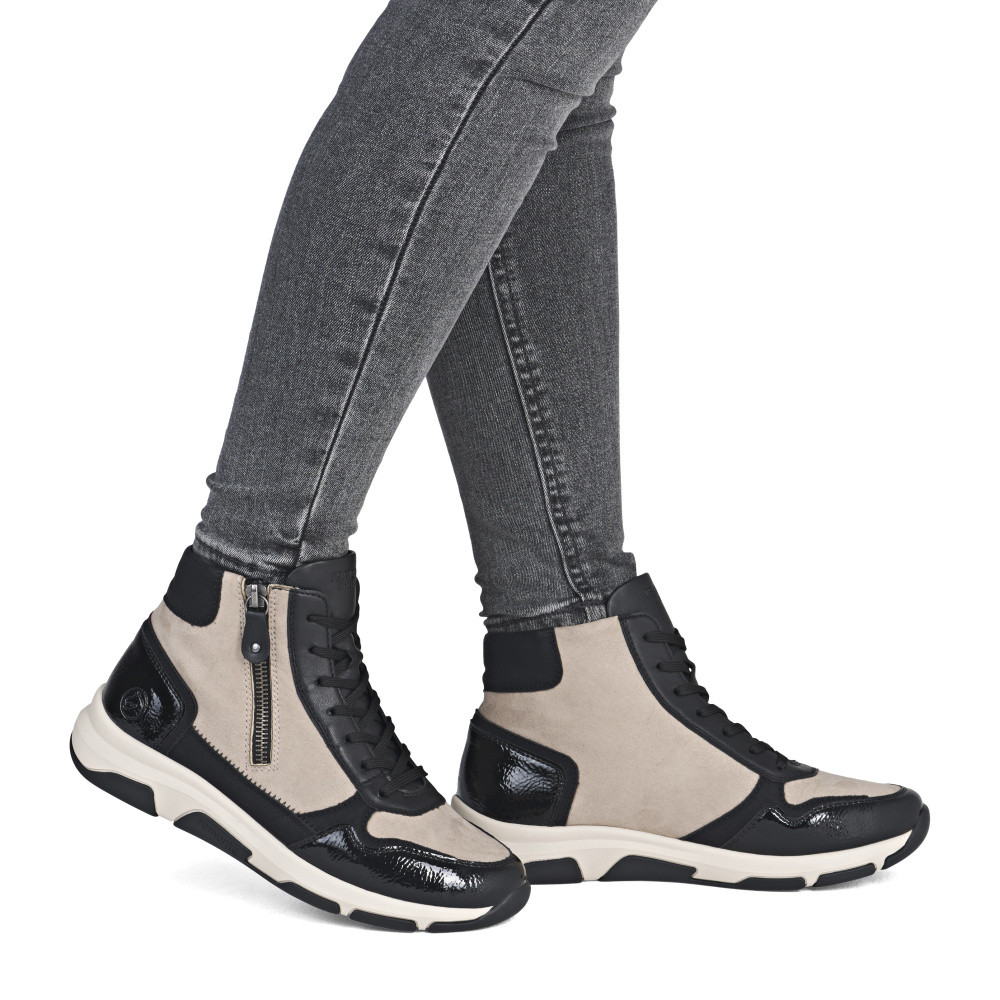 detail Dámská kotníková obuv REMONTE D1S70-04 černá W5