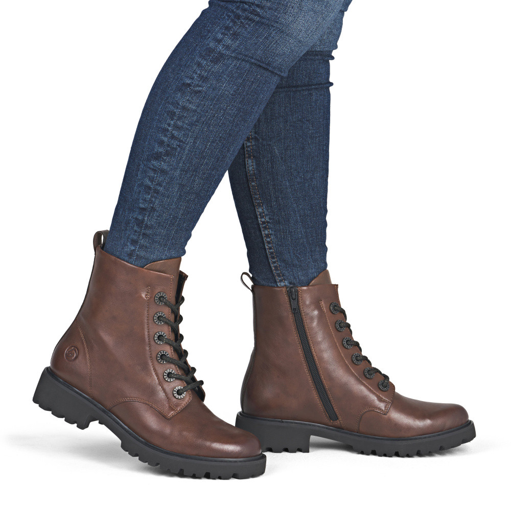 detail Dámská kotníková obuv REMONTE D8653-22 hnědá W5